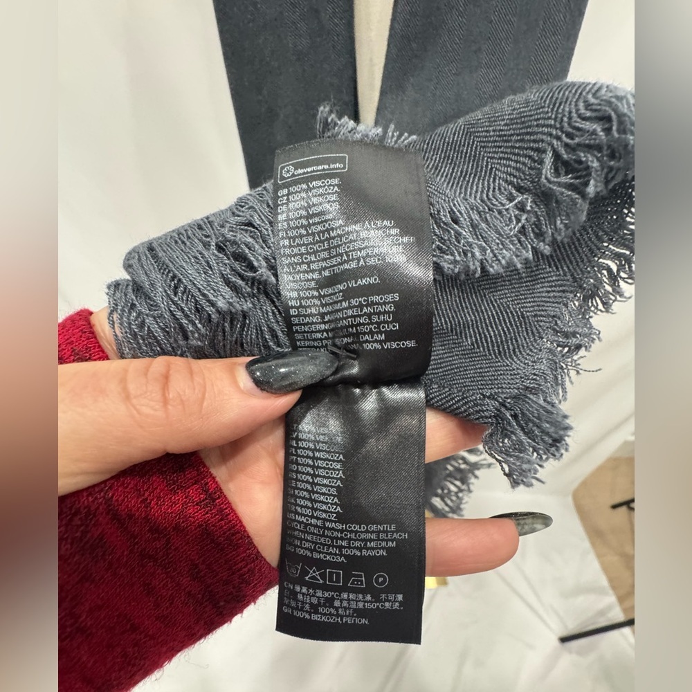 H&M Charcoal Viscose Fringe Scarf — Soft Lightweight Herringbone Wrap Unisex - Picture 3 of 6